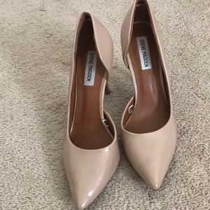 Nude pumps